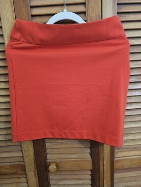 Banana Republic Vibrant Orange Mini Skirt – Size 4 | Chic & Flattering